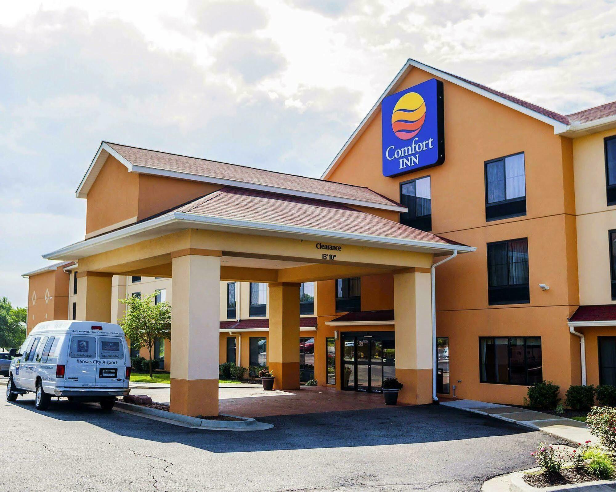 Comfort Inn Kansas City / Airport Exterior photo